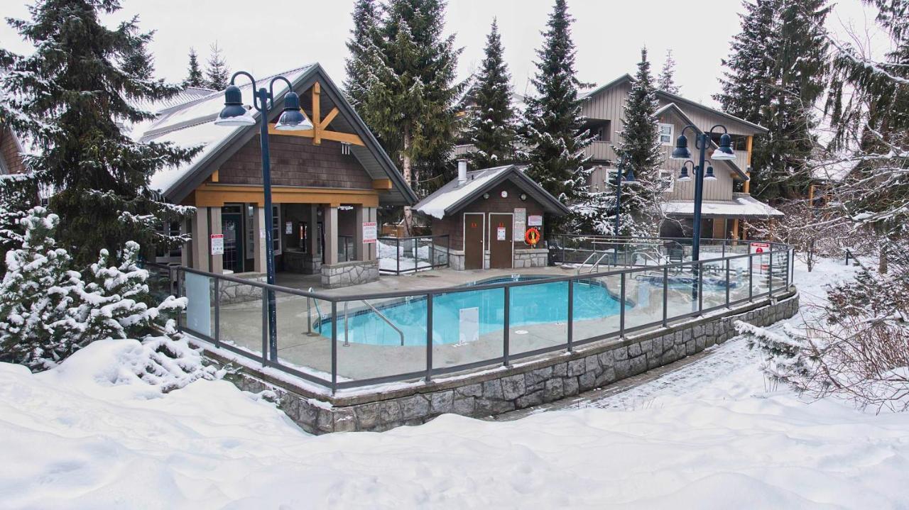 Attractive Townhouse In Whistler Village With Hot Tub Exterior foto